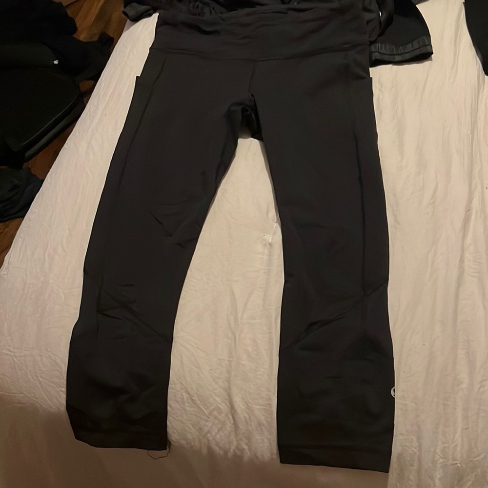 Lululemon leggings stitching pattern